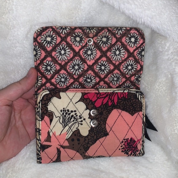 🎉HP🎉Vera Bradley Wallet - 5.5 x 4 in - Picture 4 of 5